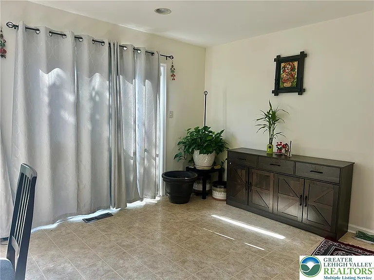 1051 Sparrow Way — Photo 12