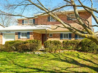 23 Glen Ln, Kings Park, NY 11754