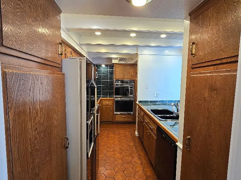 3030 El Camino Ave — Photo 17