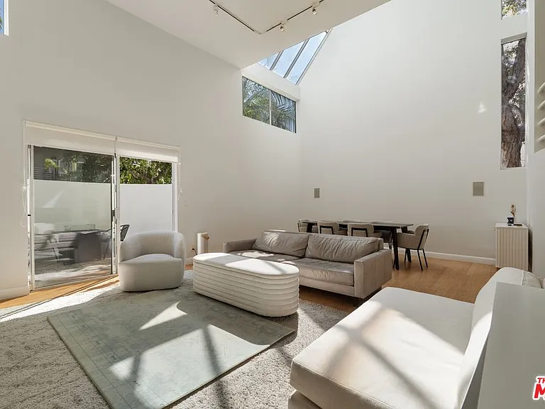 11925 Goshen Ave #4 — Photo 6
