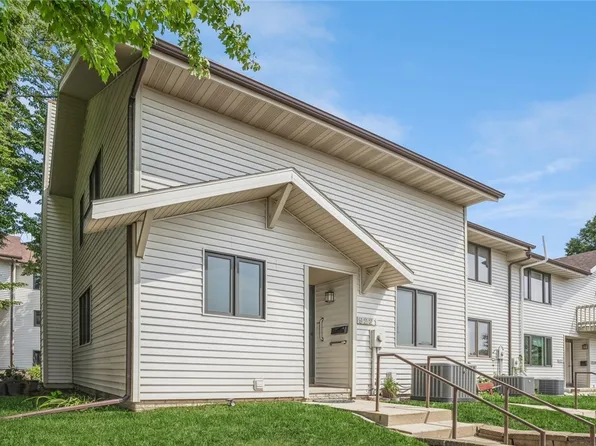 9221 Sandler Dr #6, Urbandale, IA 50322