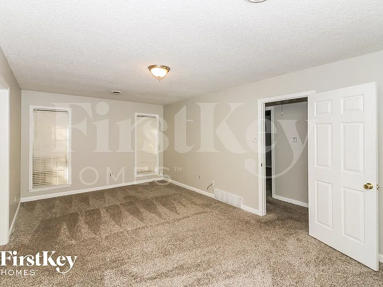 7132 Shadow Oaks Dr — Photo 8
