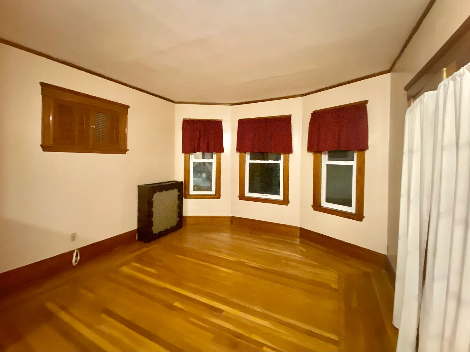 3 bed, 1750 sqft, $3,000 — Photo 3