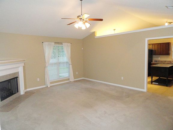 3rd image of 8282 Park Pike Dr
