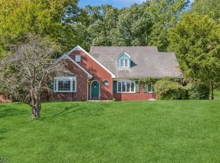 95 Redmont Rd, Watchung, NJ 07069