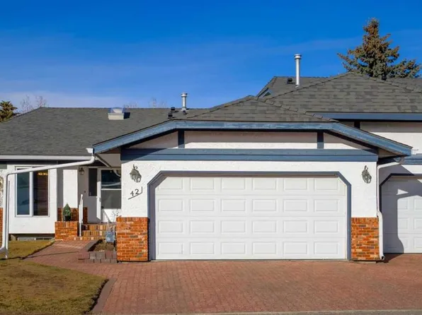 42 S Woodmeadow Close SW, Calgary, AB T2W 4L8