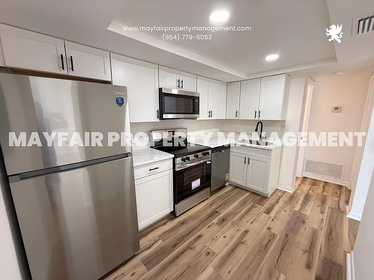 1534 SE 15th St #8 — Photo 2