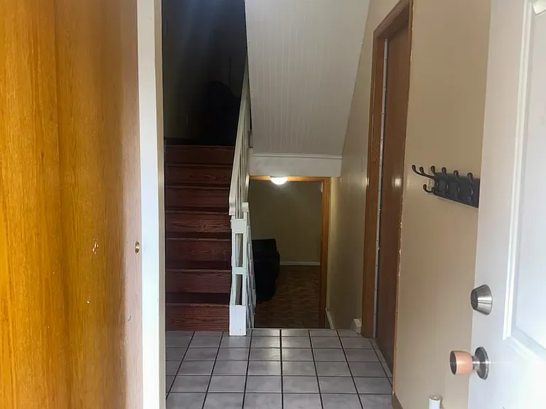 1633 City View Dr — Photo 2