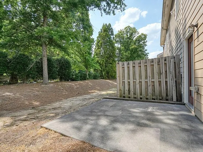 2045 Lakeshore Overlook Dr — Photo 43