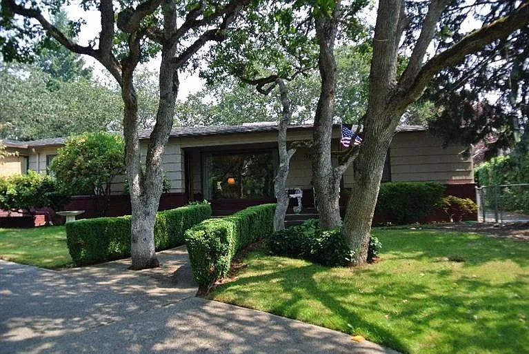 317 S Groveland Ave photo 1