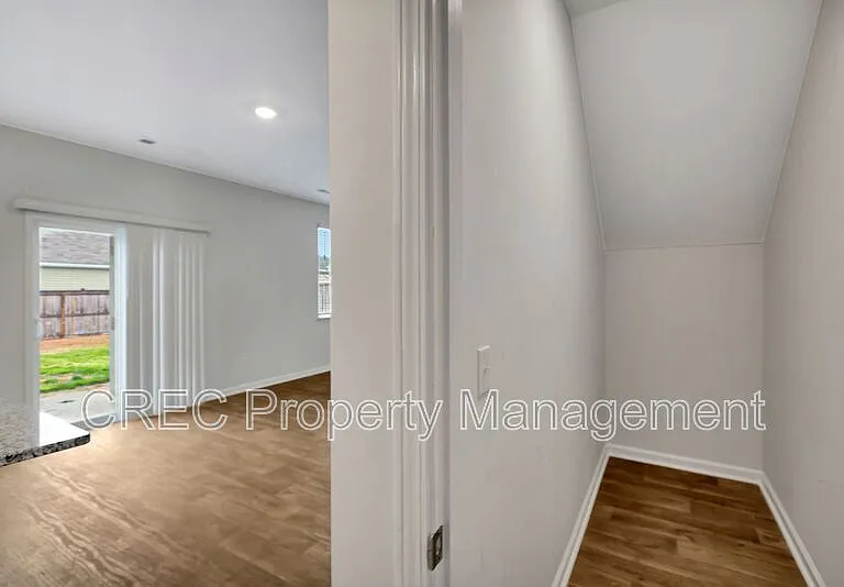 575 Wayton Cir — Photo 11