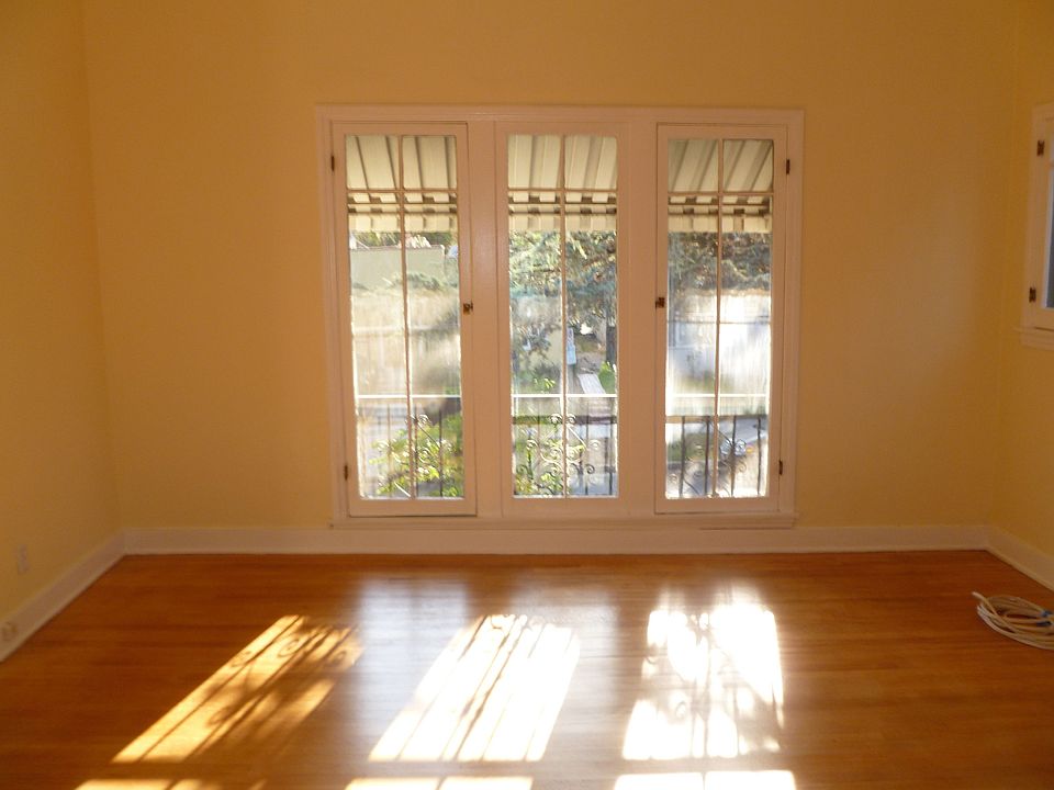 1st image of 538 N Windsor Blvd