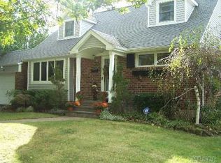 49 Preston Ln, Syosset, NY 11791