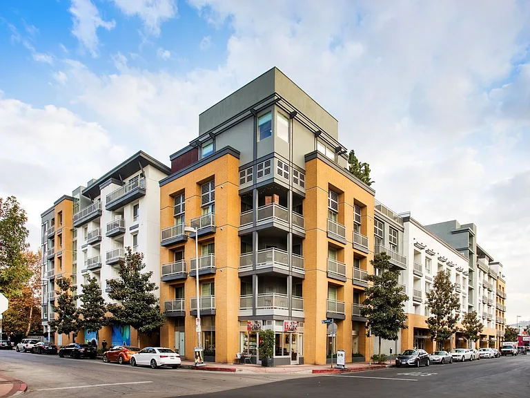 Living at NoHo — Photo 6