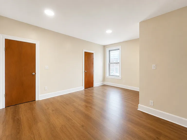 49 Kingston Ave #2R — Photo 2