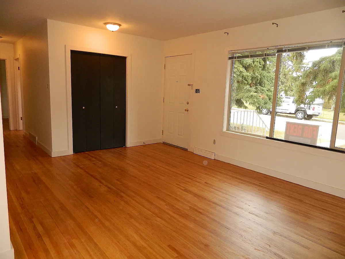 3 bed, 1022 sqft, $2,300 — Photo 2