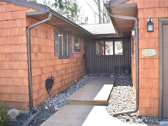 3rd image of 817 Meadowbrook Dr
