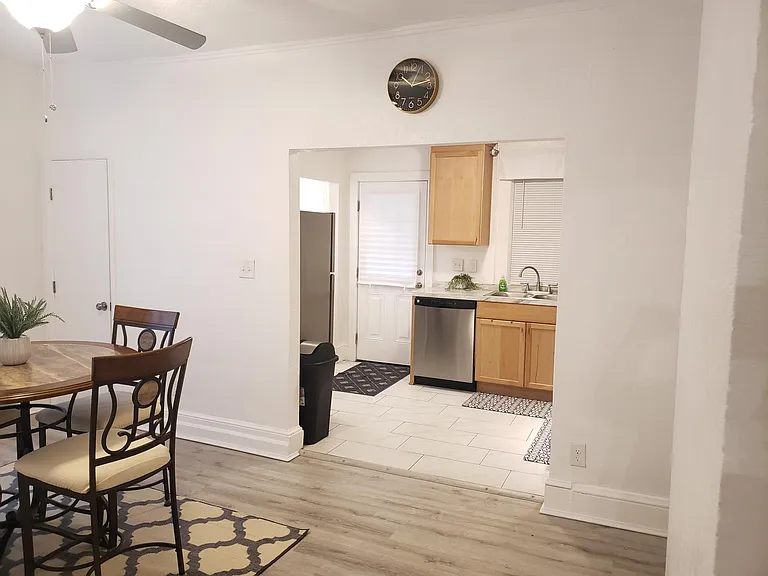 529 W 37th St — Photo 38