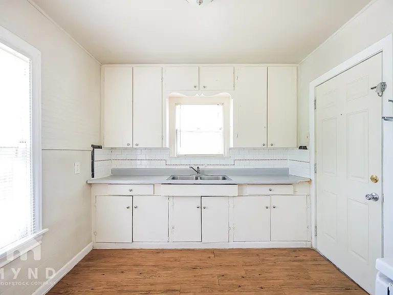 1322 Verbena St — Photo 11