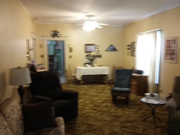 4th image of 318 NE 5th St