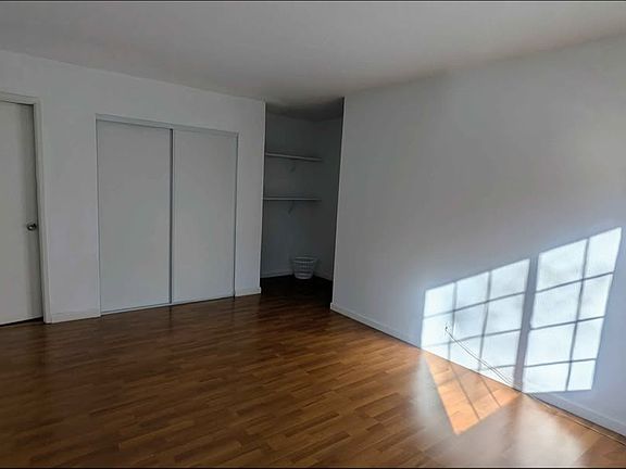 4th image of 395 Greenpark Way