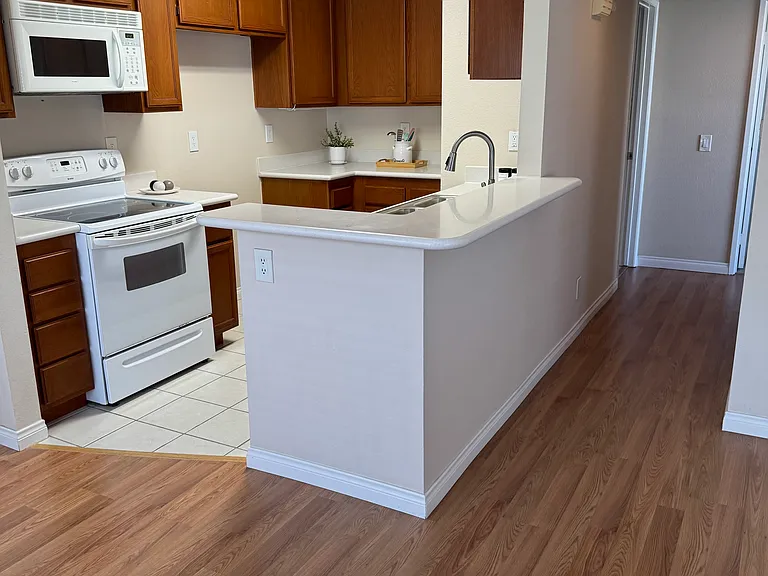 18312 Parkview Ln #202 — Photo 2