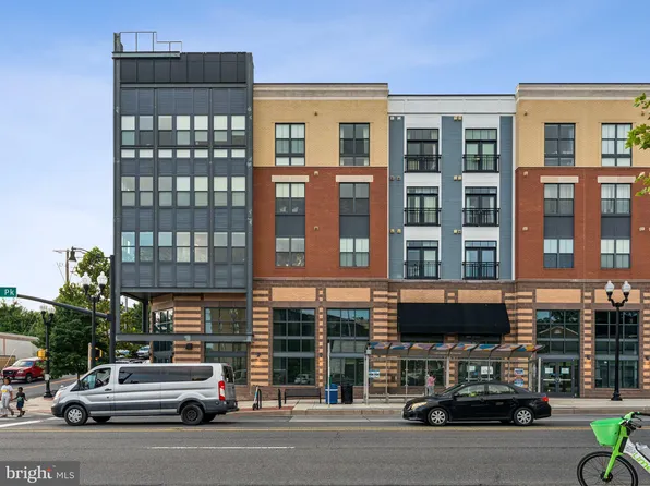 989 Buchanan St #221, Arlington, VA 22204