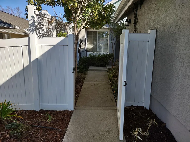 985 Bluebell Way — Photo 5