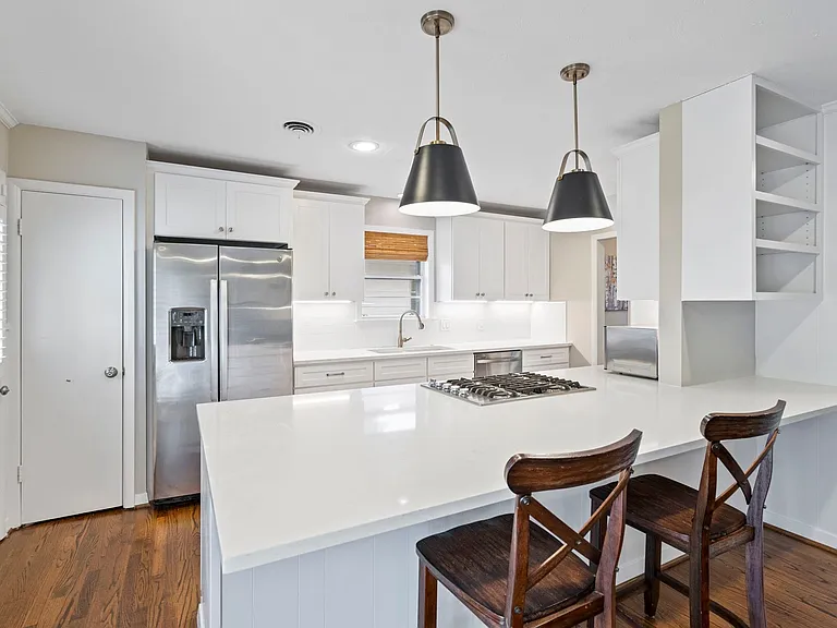 9203 Livenshire Dr — Photo 8