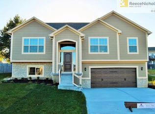 712 NW Par Dr, Grain Valley, MO 64029