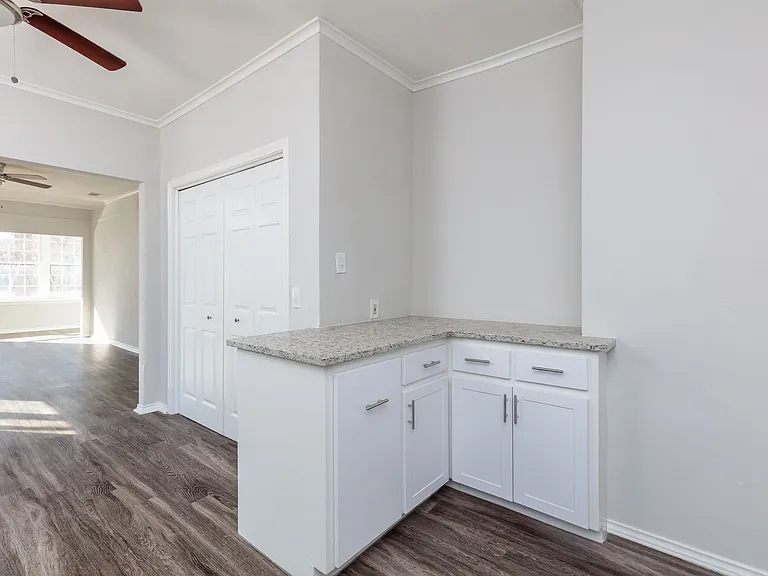 5700 Pershing Ave — Photo 25