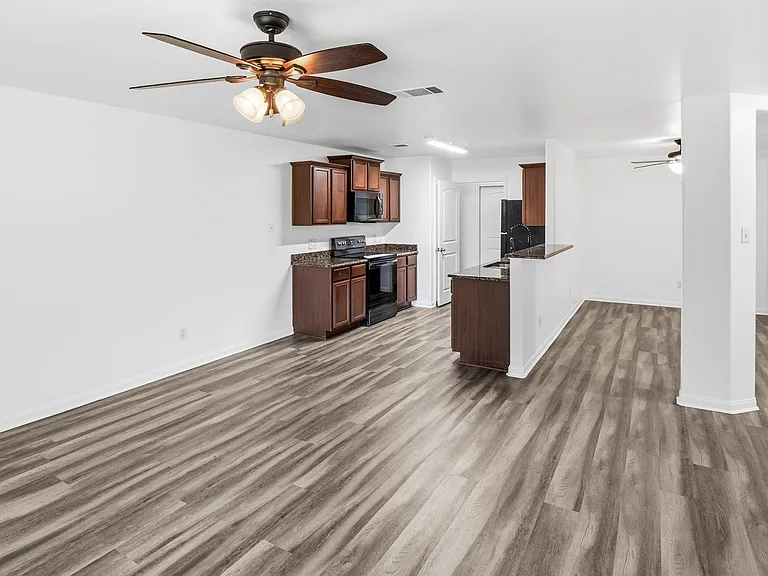 229 J E Brown Ln — Photo 10