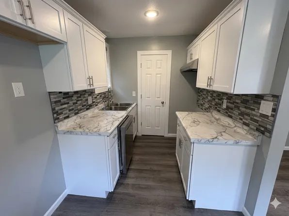 201 N 9th St #1, Manhattan, KS 66502