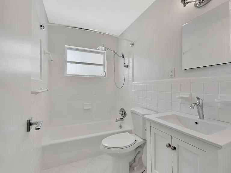 827 22nd St #1 — Photo 15