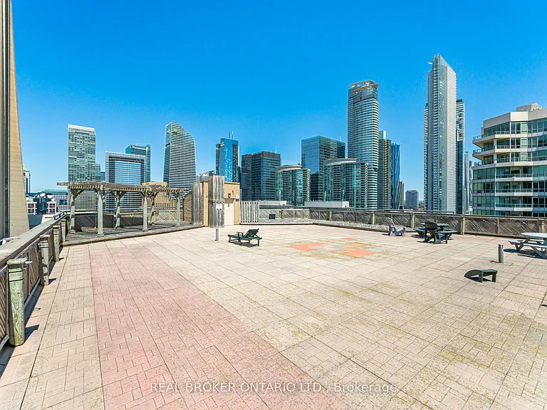 250 Queens Quay W #604 — Photo 39