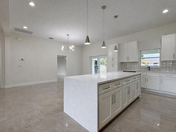 5th image of 655 SW Seagull Terrace
