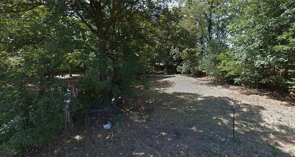 1st image of 820 SE 17th St