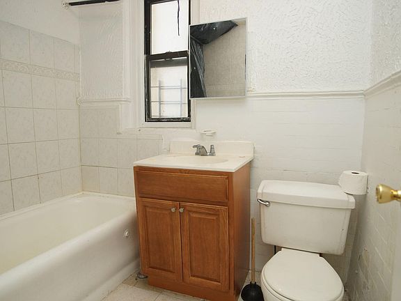 4th image of 1010 E Tremont Ave APT C6