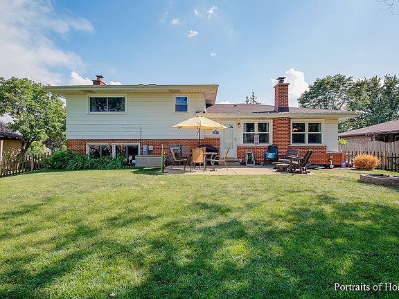 2nd image of 1218 Iroquois Ln