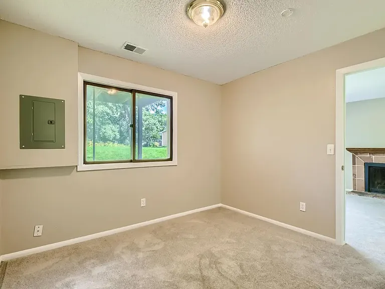 6220 Kirkwood Ln N — Photo 6