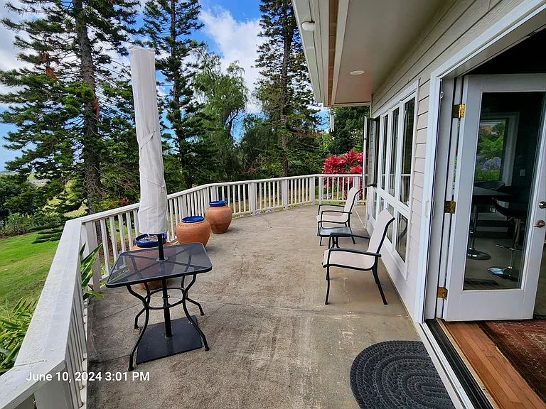 Wraparound Lanai into front Entrance