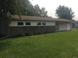 17 Beverly Dr, Depew, NY 14043