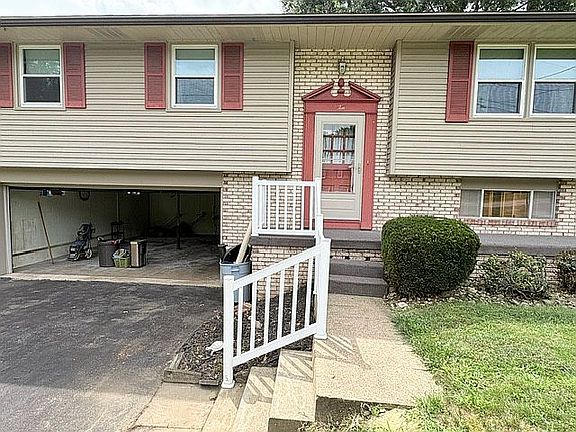 5th image of 10 Cedarbrook Dr