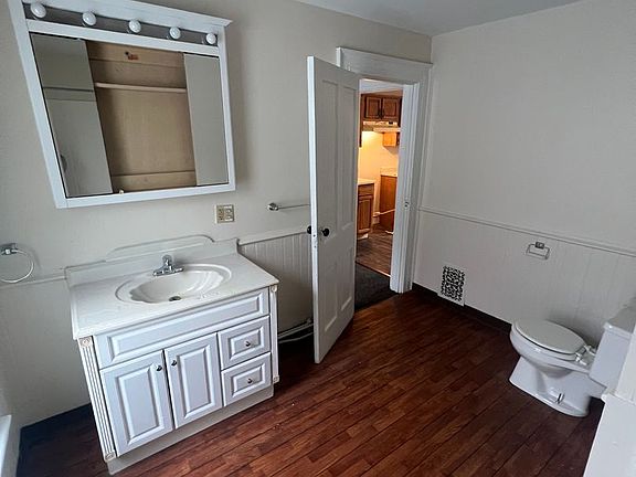 4th image of 1052-54 W 6th St #1054