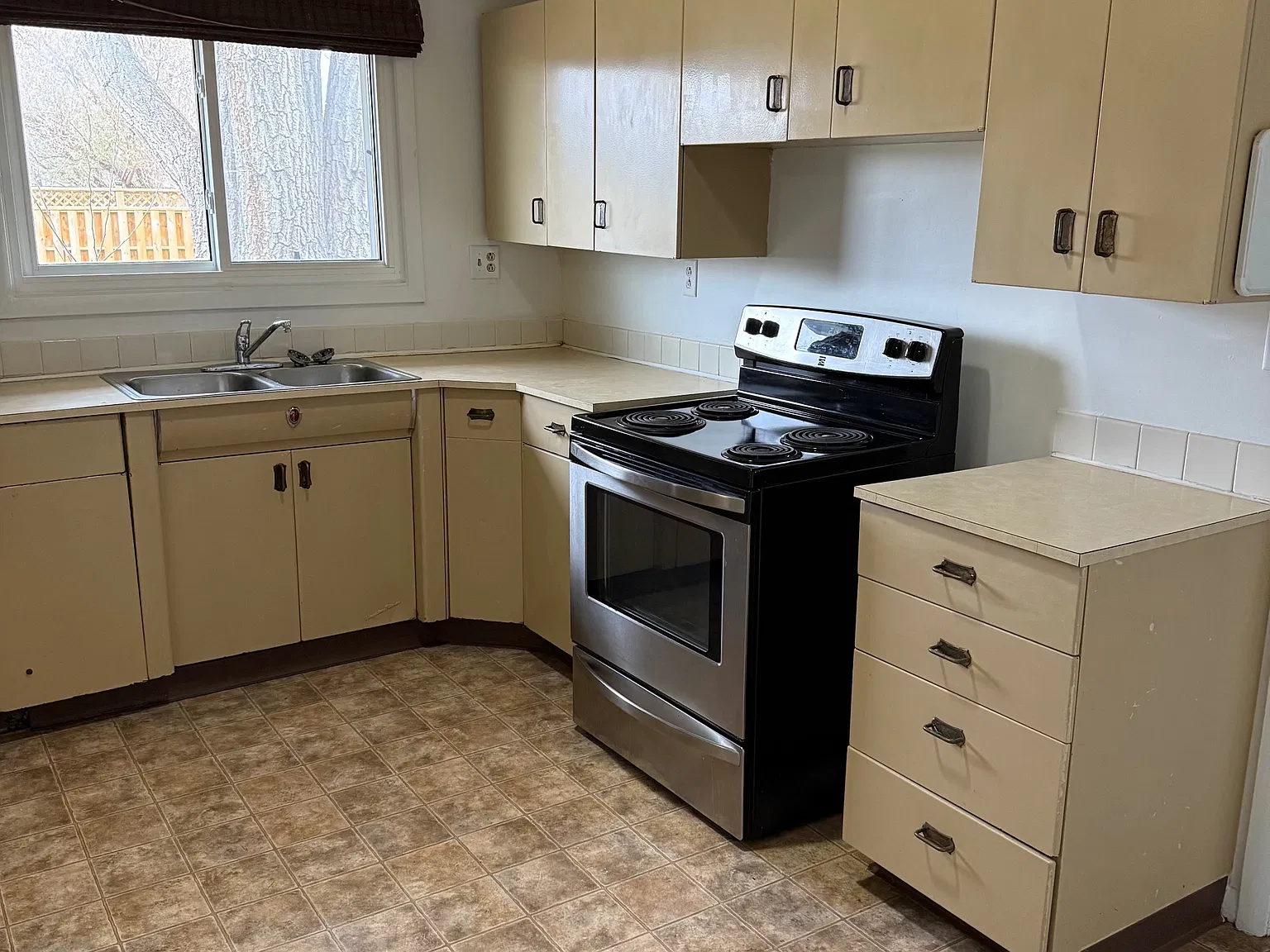 3 bed, 1144 sqft, $1,200 — Photo 4