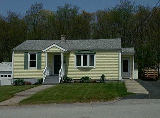 90 Hambly Rd, Tiverton, RI 02878