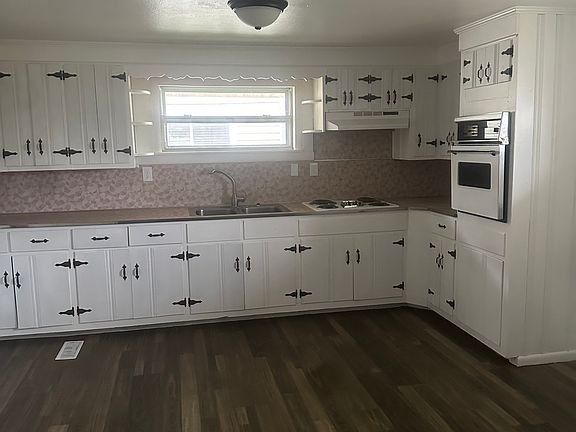 3rd image of 620 Edmonds Ave