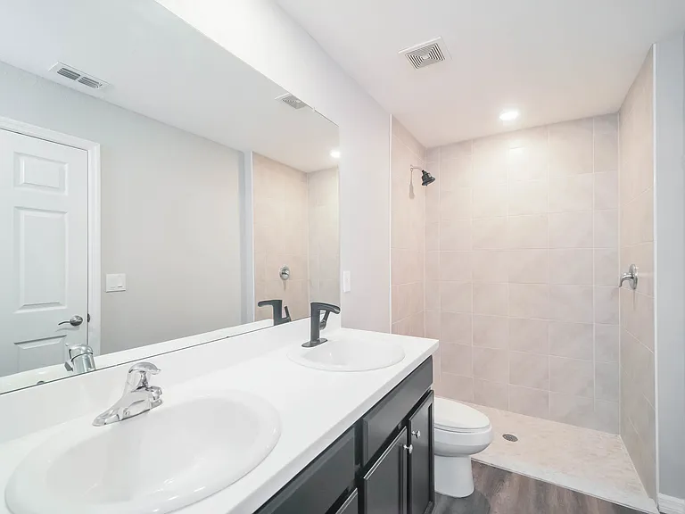 1831 NW 6th Ave — Photo 9