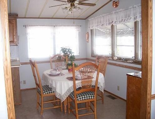4th image of 824 Nettles Blvd