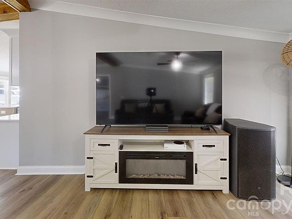 3rd image of 3585 Woodstream Dr